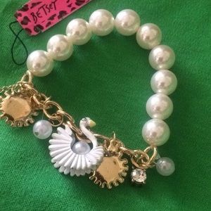 Swan Pearl Gold Charm Bracelet